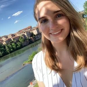 Meet your Posher, Chloe